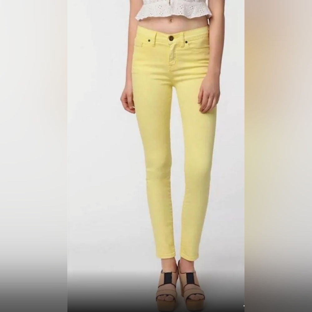 BDG. Cigarette High Rise yellow super skinny jeans